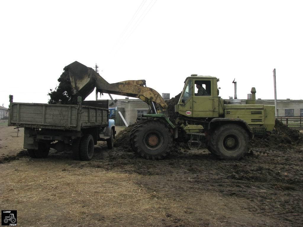 Погрузчик 150. Т 150 погрузчик. Фронтальный погрузчик то 25 на базе т 150. Погрузчик на базе т 150. Т-156 погрузчик.